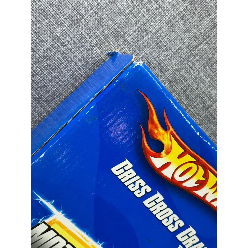 2010 Hot Wheels Criss Cross Crash 4-Way Motorized Track Set NEW IN BOX